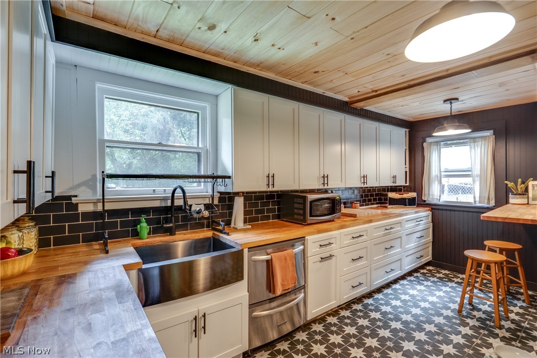 6082 S Myers Road Clinton OH 44216