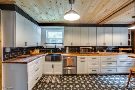 6082 S Myers Road Clinton OH 44216