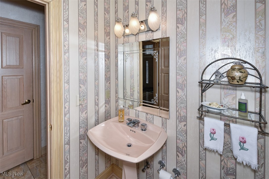 23492 Wingedfoot Drive Westlake OH 44145