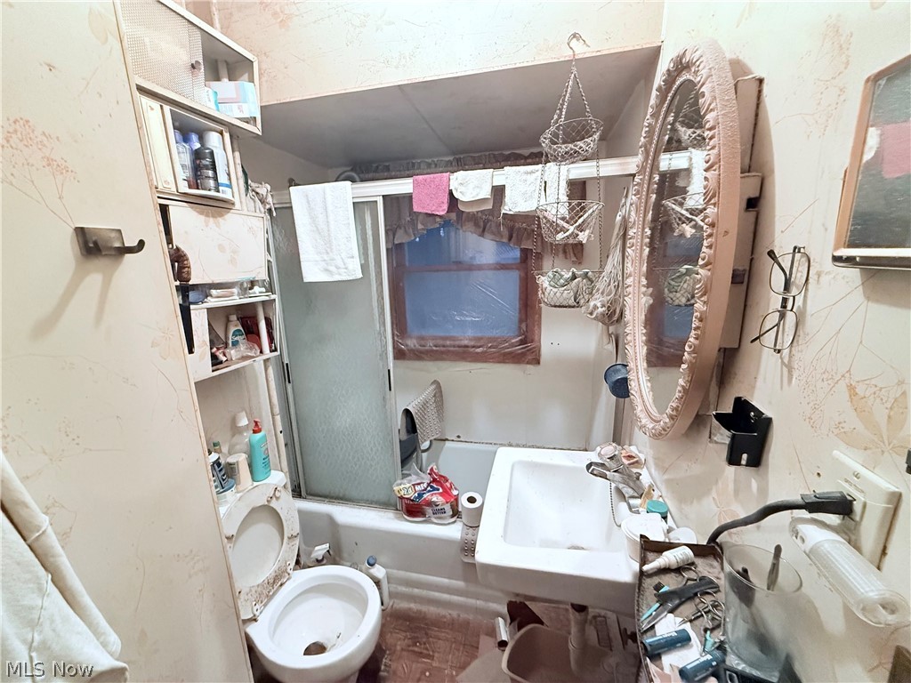 33 Henry Street Bedford OH 44146