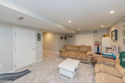 33340 Heartwood Avenue Avon OH 44011