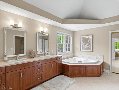 1246 Homestead Creek Drive Broadview Heights OH 44147