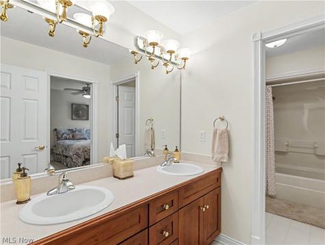1246 Homestead Creek Drive Broadview Heights OH 44147
