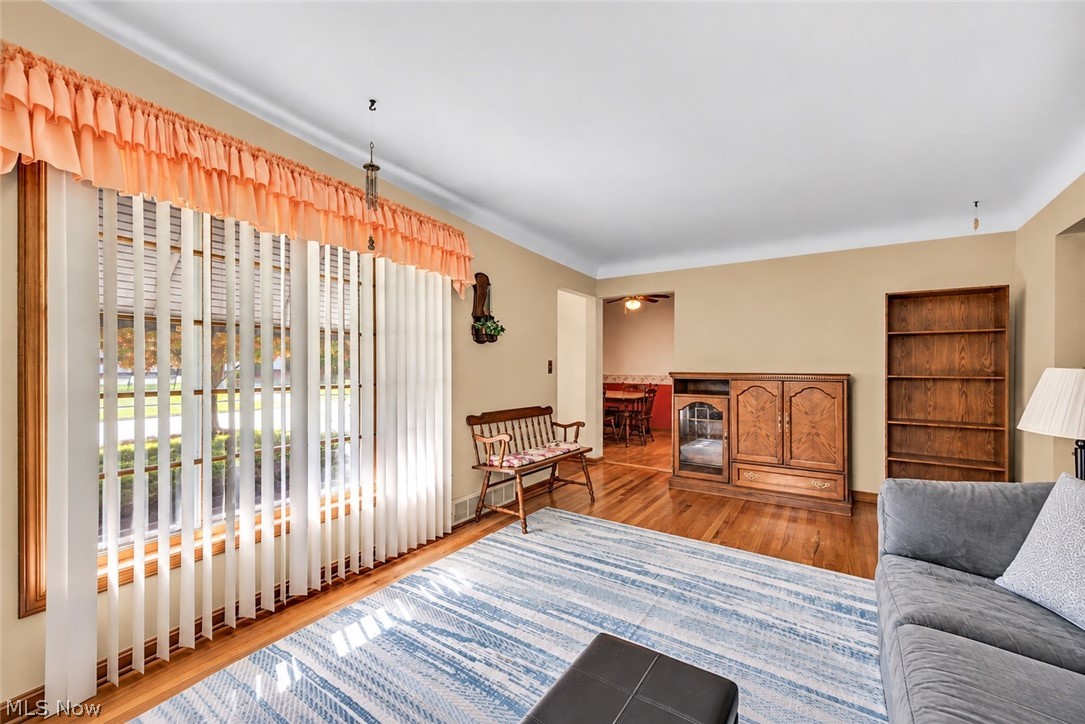 9010 Pinegrove Avenue Parma OH 44129
