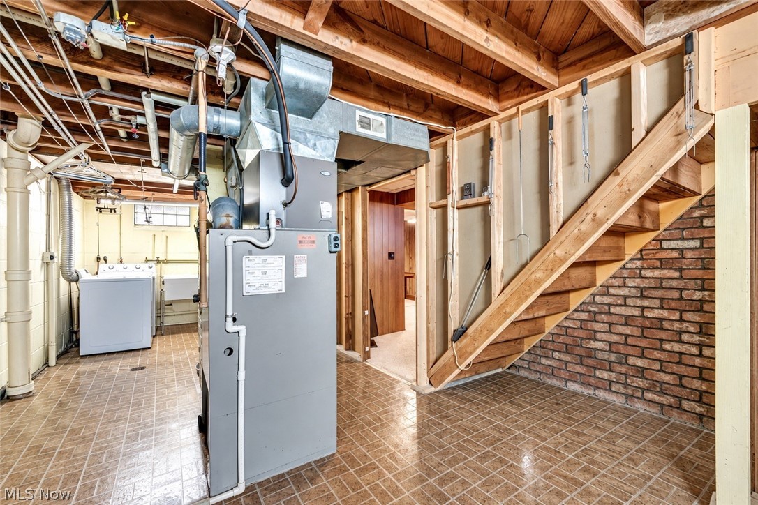 9010 Pinegrove Avenue Parma OH 44129