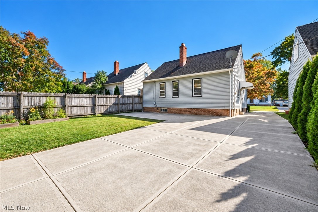 9010 Pinegrove Avenue Parma OH 44129