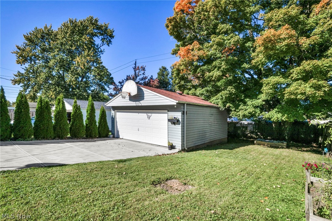 9010 Pinegrove Avenue Parma OH 44129