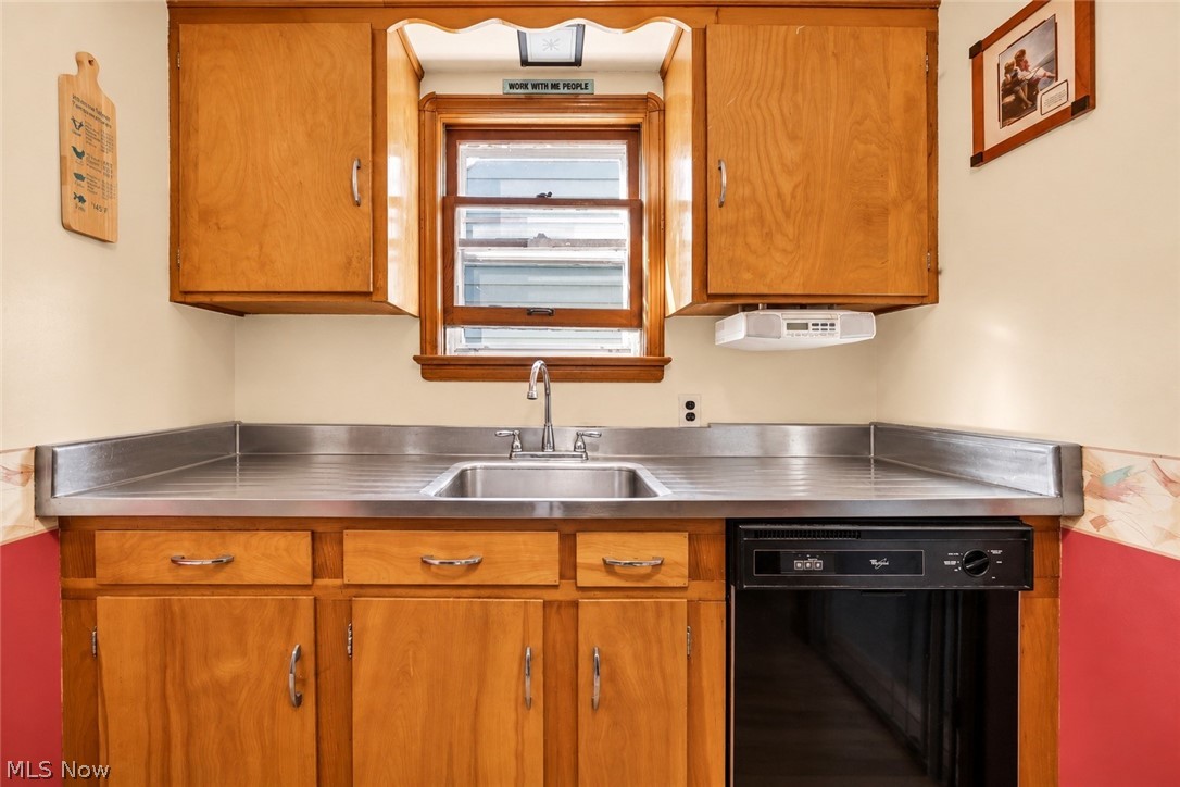 9010 Pinegrove Avenue Parma OH 44129