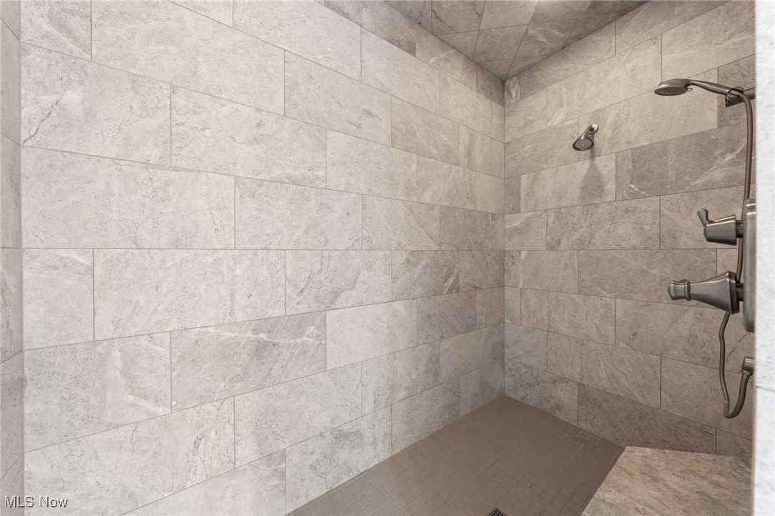 8489 Lake Shore Drive Chagrin Falls OH 44023