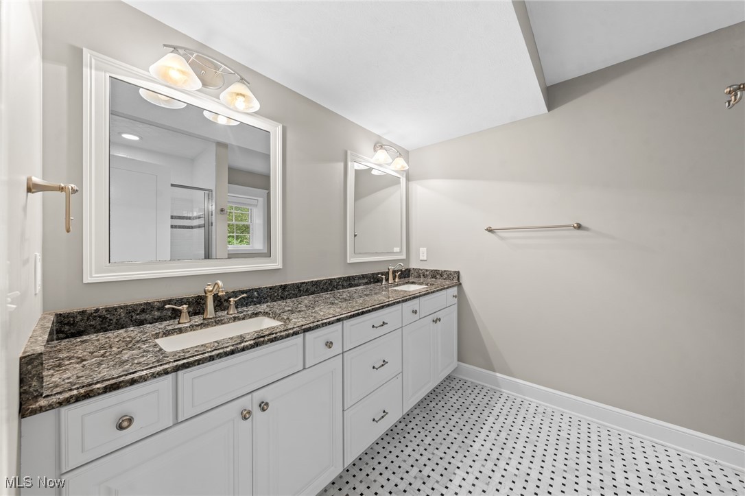 8489 Lake Shore Drive Chagrin Falls OH 44023