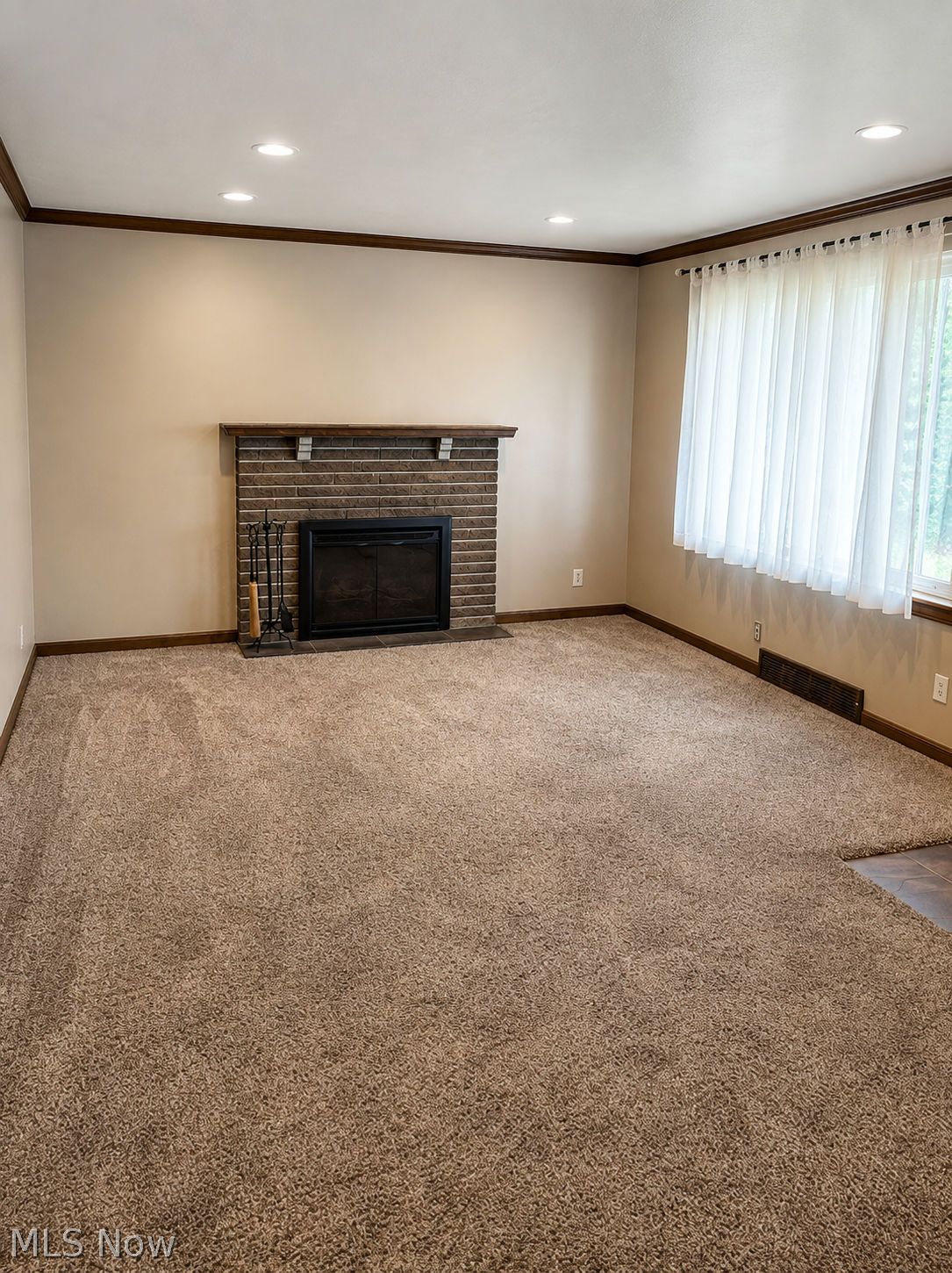 921 Garfield Street Struthers OH 44471
