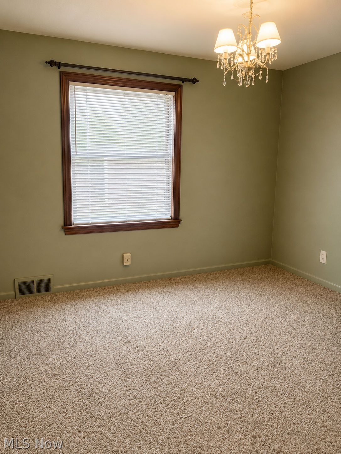 921 Garfield Street Struthers OH 44471