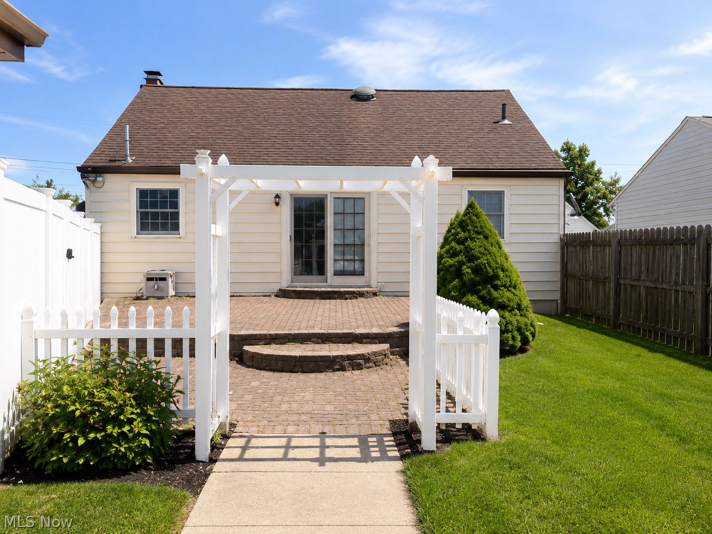 921 Garfield Street Struthers OH 44471