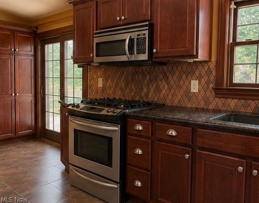 921 Garfield Street Struthers OH 44471