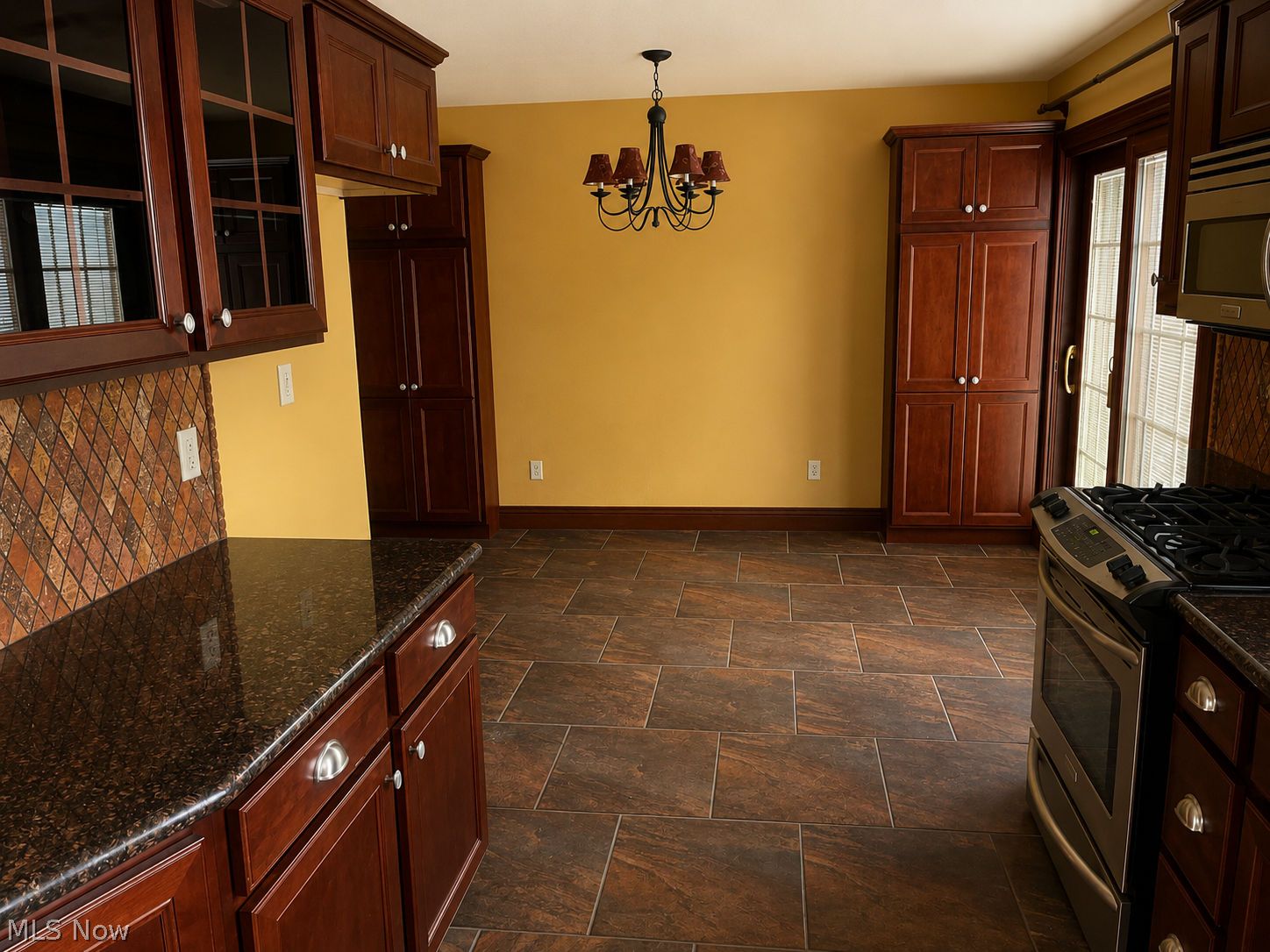921 Garfield Street Struthers OH 44471