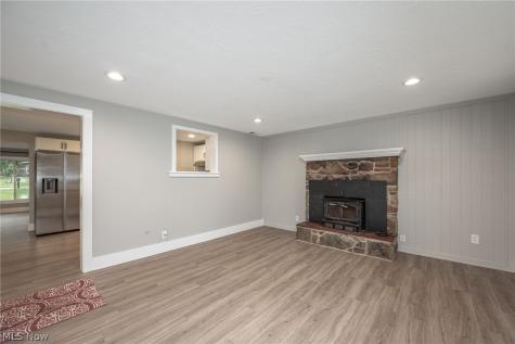 1828 Glenwood Drive Twinsburg OH 44087
