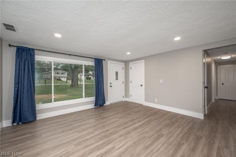 1828 Glenwood Drive Twinsburg OH 44087