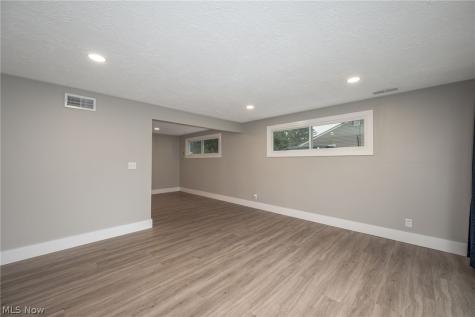 1828 Glenwood Drive Twinsburg OH 44087