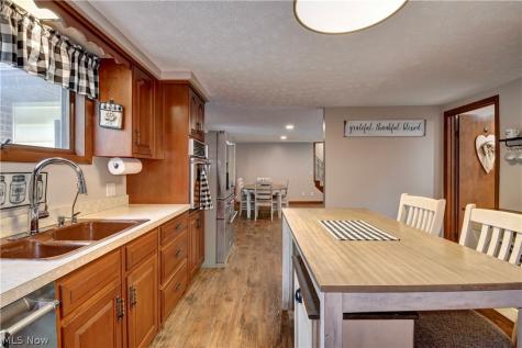 5201 Richville Drive SW Navarre OH 44662