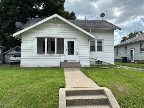 1558 Hillside Terrace Akron OH 44305
