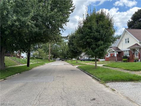 1558 Hillside Terrace Akron OH 44305