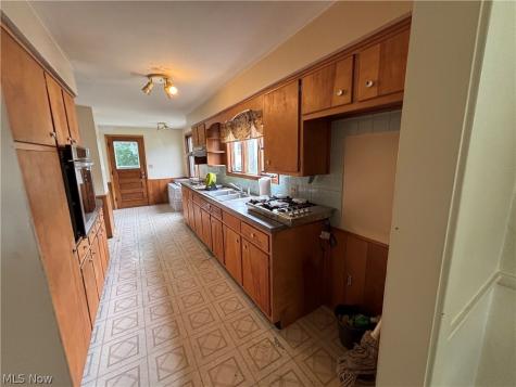 1558 Hillside Terrace Akron OH 44305
