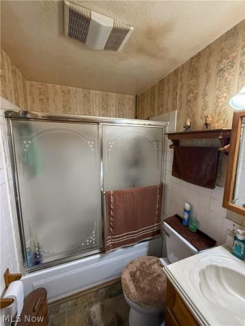 519 Case Avenue Elyria OH 44035