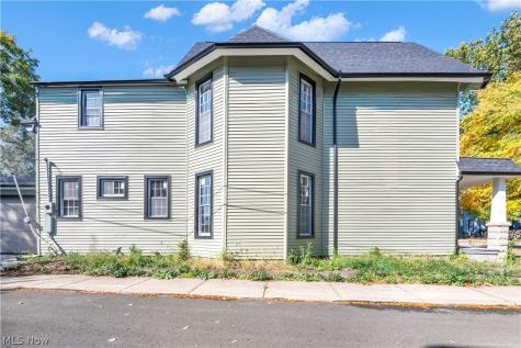 1803 Brevier Avenue Cleveland OH 44113