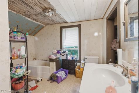 2191 Mount Pleasant Street NE North Canton OH 44721