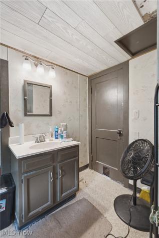 2191 Mount Pleasant Street NE North Canton OH 44721