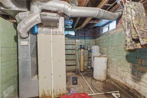 2191 Mount Pleasant Street NE North Canton OH 44721