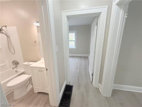 138 Roslyn Youngstown OH 44505