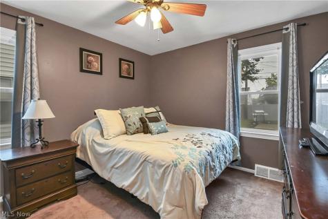 8204 Ivandale Drive Parma OH 44129