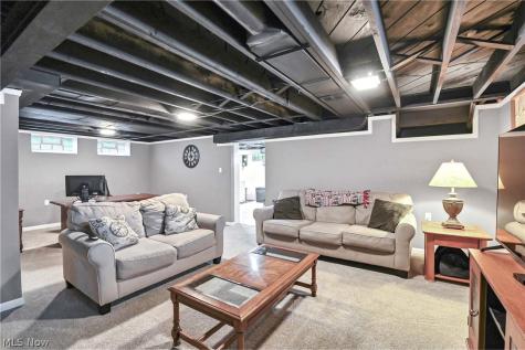 8204 Ivandale Drive Parma OH 44129