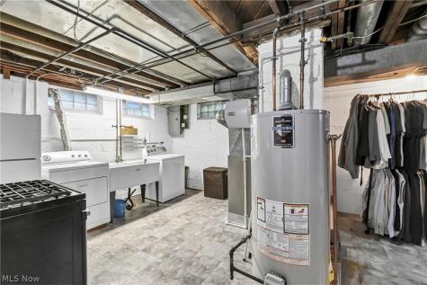 8204 Ivandale Drive Parma OH 44129