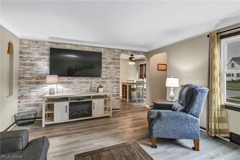 8204 Ivandale Drive Parma OH 44129
