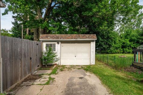 4327 W 189th Street Cleveland OH 44135