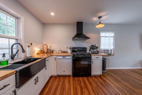 4327 W 189th Street Cleveland OH 44135