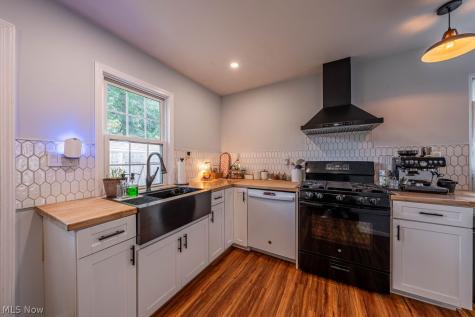 4327 W 189th Street Cleveland OH 44135