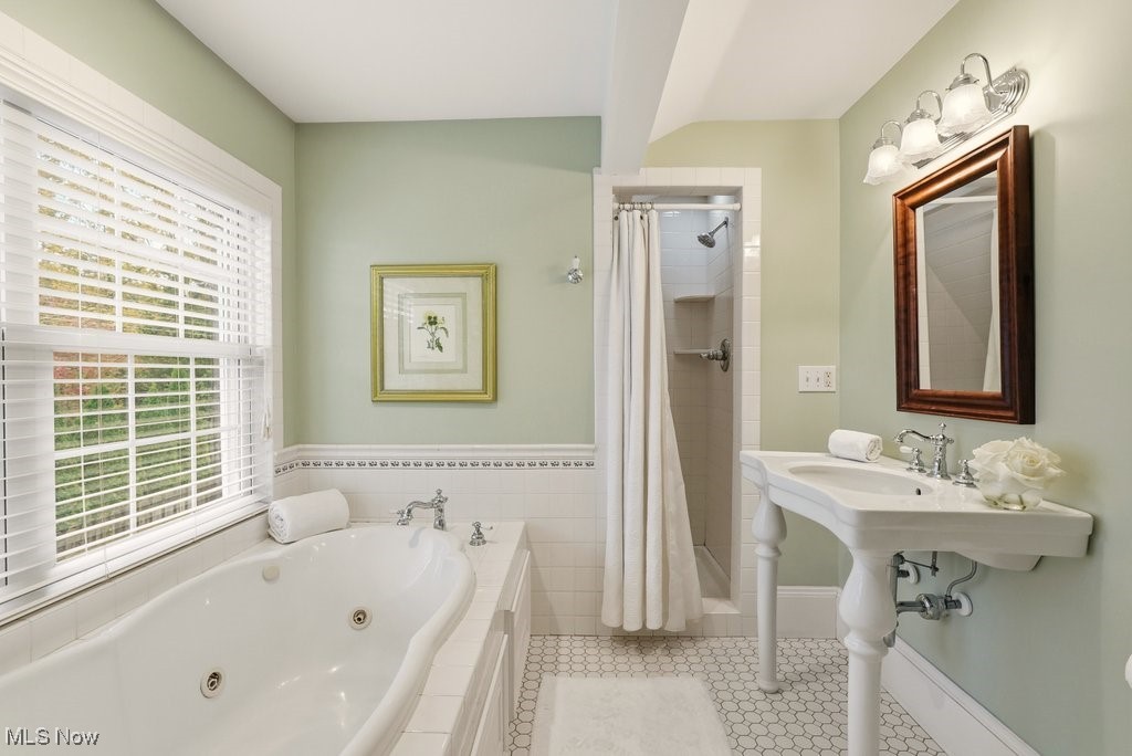 162 Vincent Street Chagrin Falls OH 44022