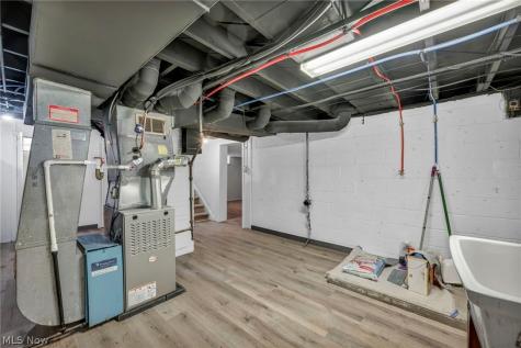 5085 W 6th Street Brooklyn Heights OH 44131