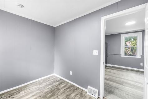 2408 Castle Avenue Cleveland OH 44113