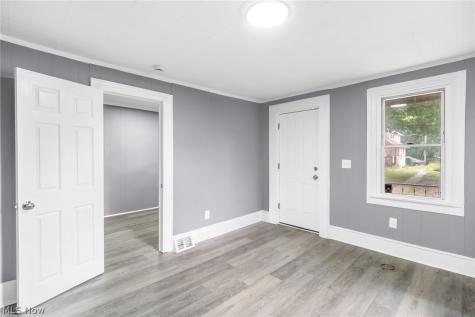 2408 Castle Avenue Cleveland OH 44113