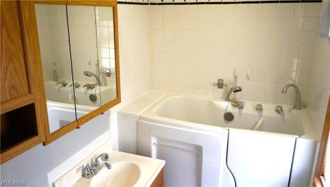 16409 Laverne Avenue Cleveland OH 44135