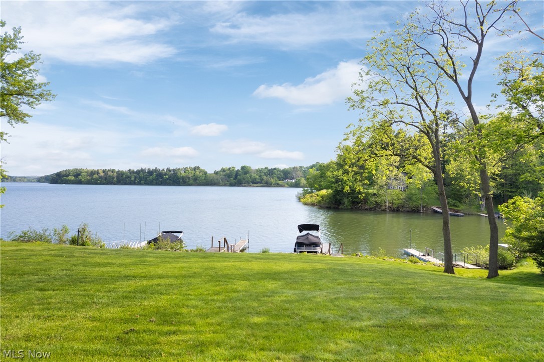 2264 Laurel Drive SW Sherrodsville OH 44675