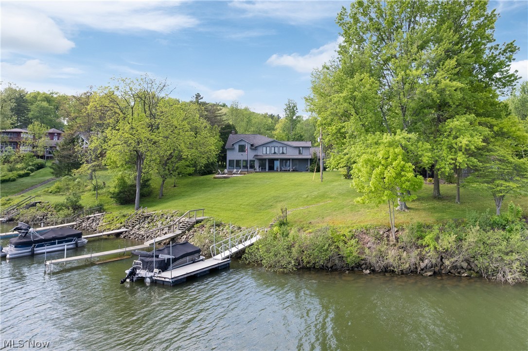2264 Laurel Drive SW Sherrodsville OH 44675