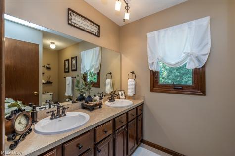 10222 Huntington Park Drive Strongsville OH 44136