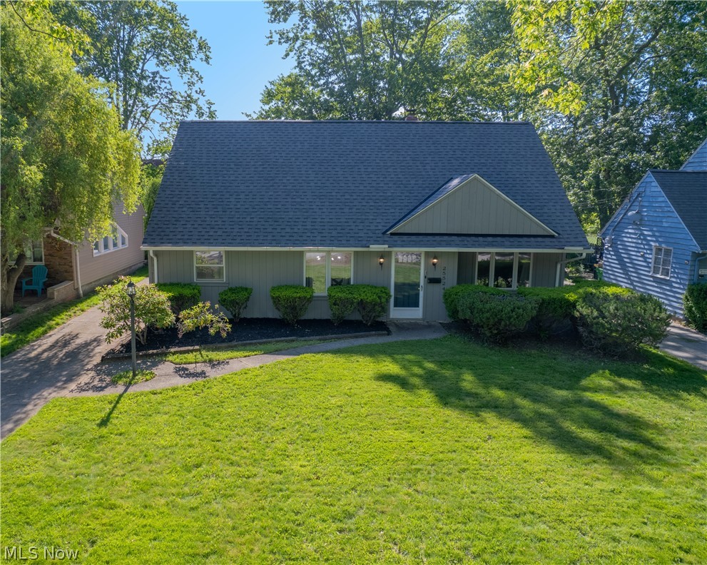 25524 Chatworth Euclid OH 44117