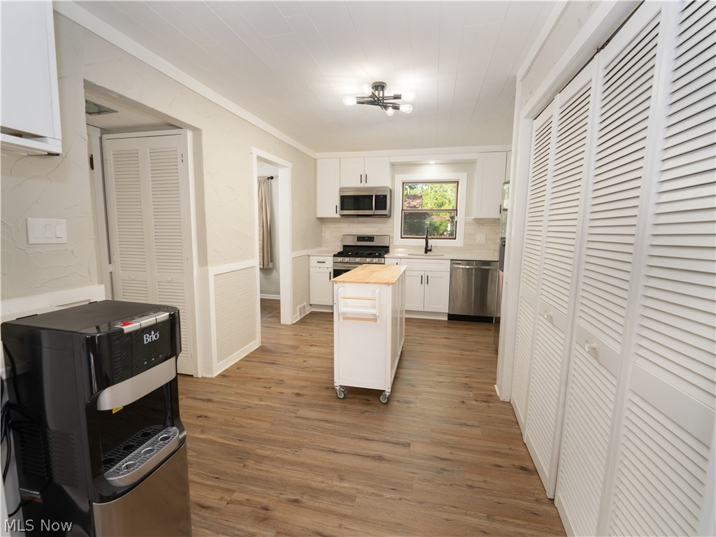 25524 Chatworth Euclid OH 44117