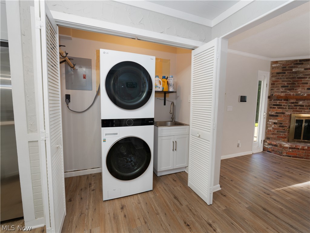 25524 Chatworth Euclid OH 44117